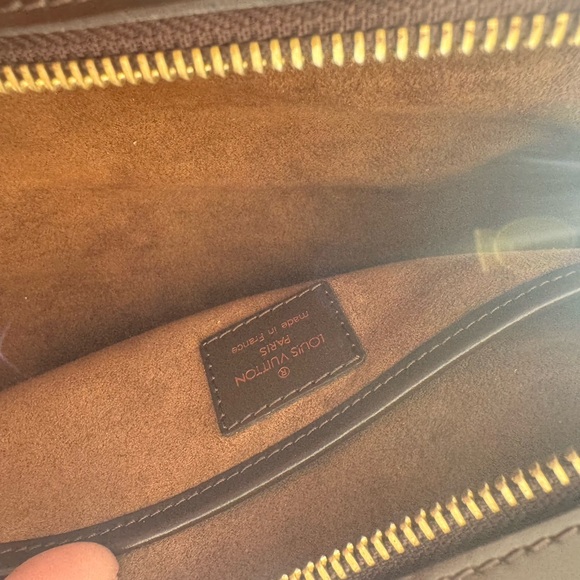 LOUIS VUITTON
Damier Ebene Pochette Saint Louis Clutch - Picture 7 of 12